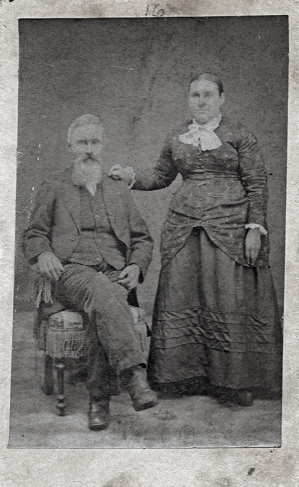Elizabeth Gardner Yohe and her husband Joseph, c. 1890s.