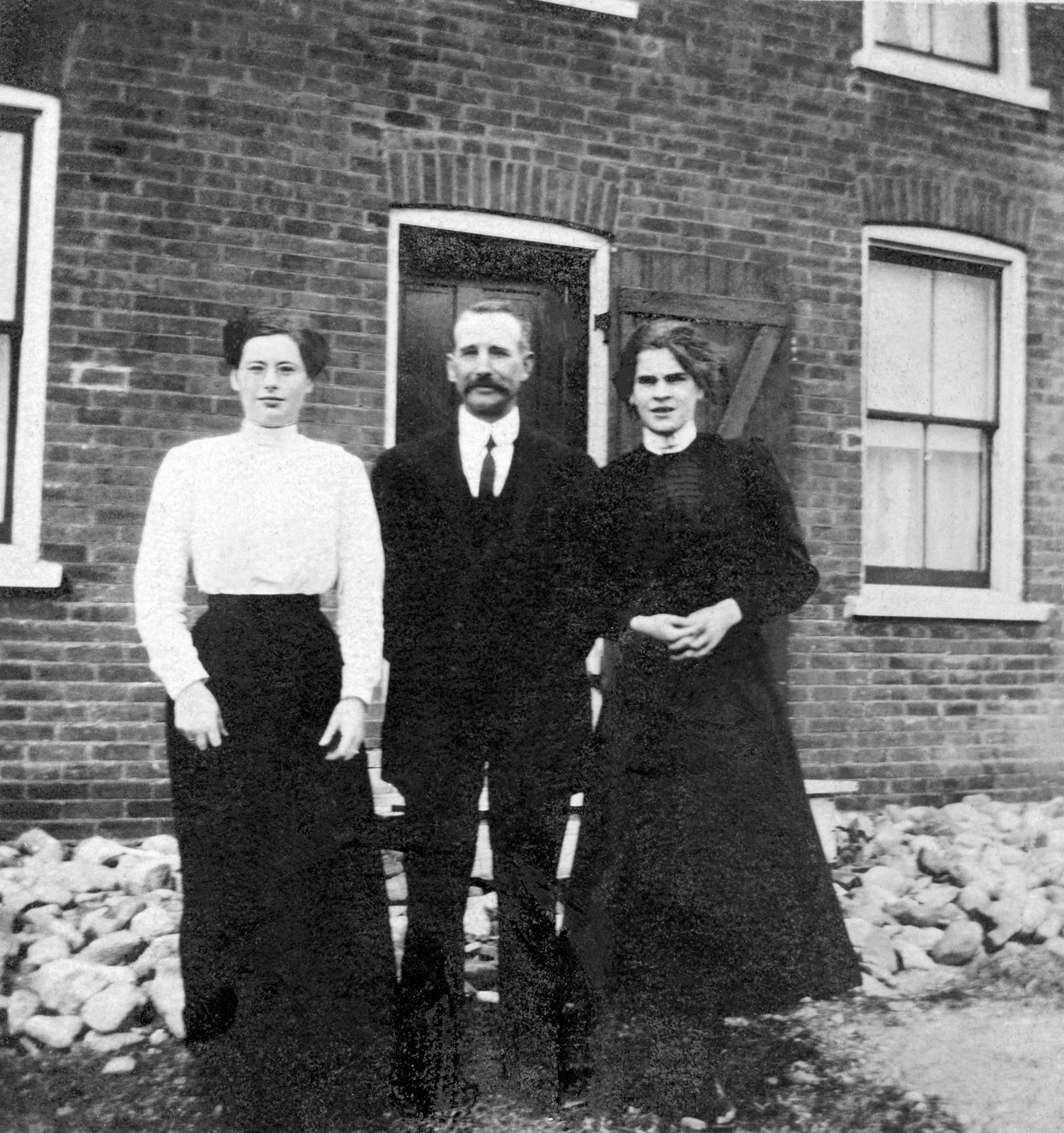 Benjamin Duffy with his nieces Nellie (in black) and Vera Duffy (in white)
